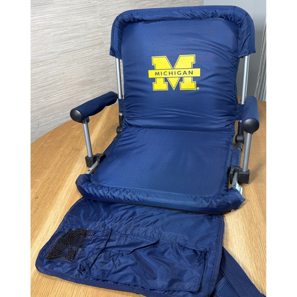 Mint‎ Michigan Wolverines Bleacher Foldable Chair + Blanket